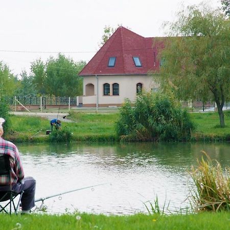 Hotel Tiszavilag Pihenohaz Tiszakécske Zewnętrze zdjęcie