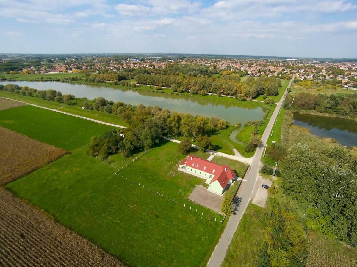 Hotel Tiszavilag Pihenohaz Tiszakécske Zewnętrze zdjęcie