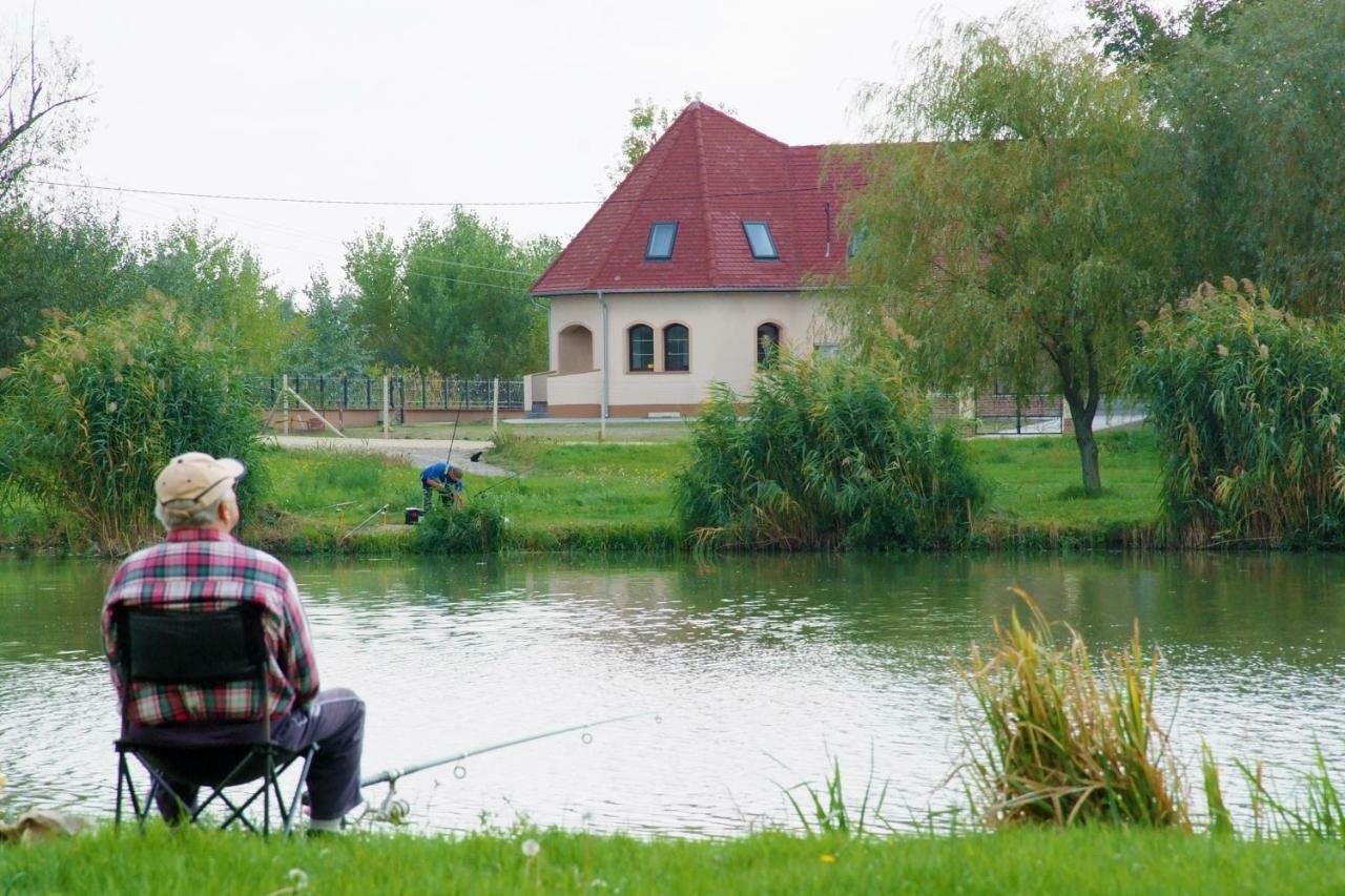 Hotel Tiszavilag Pihenohaz Tiszakécske Zewnętrze zdjęcie