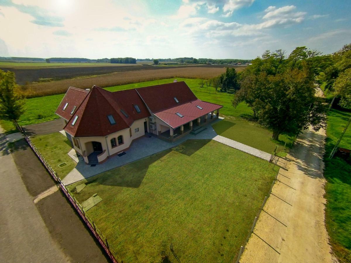 Hotel Tiszavilag Pihenohaz Tiszakécske Zewnętrze zdjęcie
